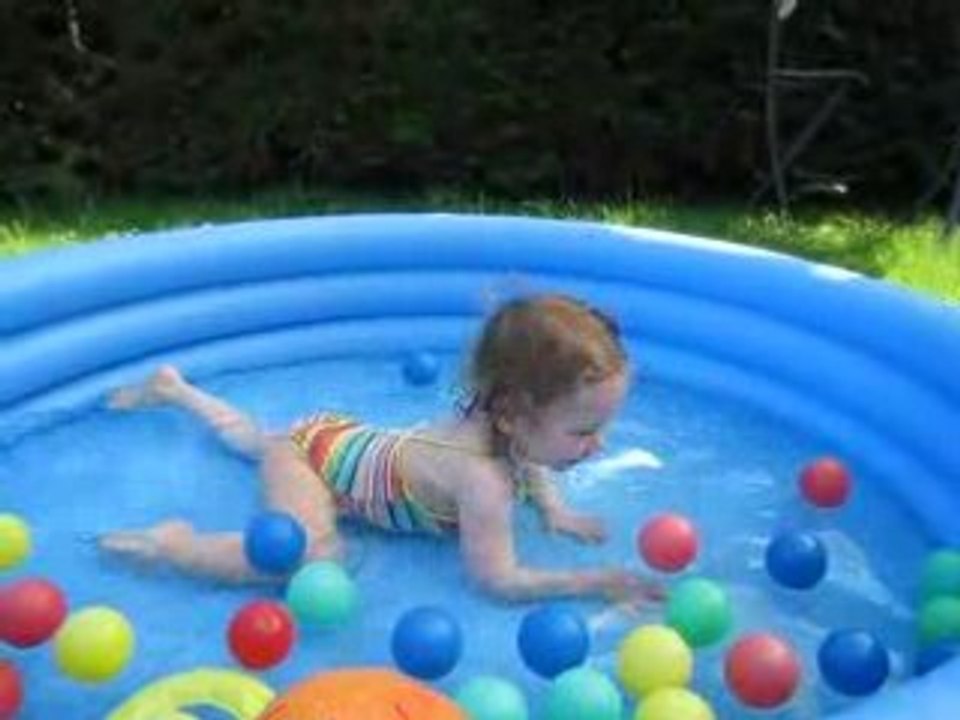 Elia et sa piscine ...