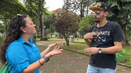 mqn-Esta guía turística narra con sus manos lo que otros cuentan con palabras-230925