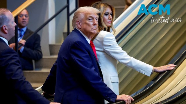 Trump escalator fail: President mocks UN after mishaps