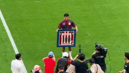 Bryan González recibe reconocimiento