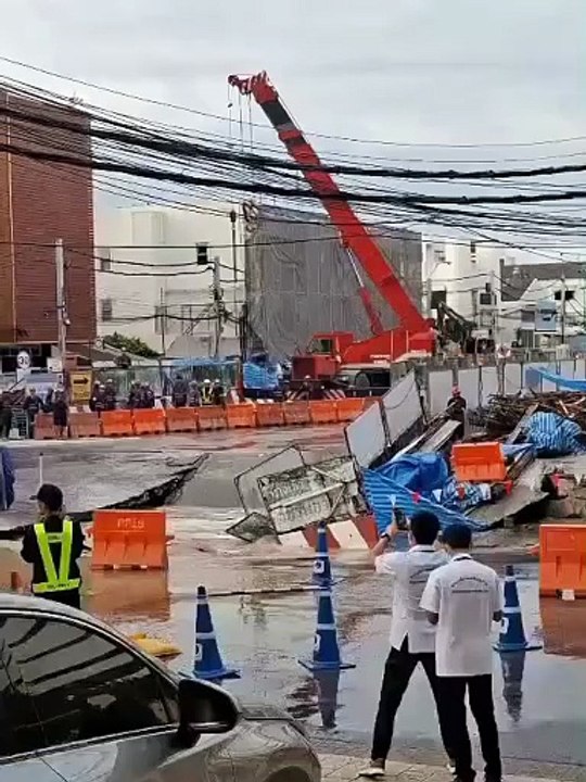 เลี่ยงถนนสามเสน ถนนทรุด ท่อน้ำแตก มีน้ำท่วม ปิดถนน รพ.วชิรพยาบาล