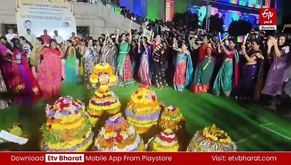 మూడో రోజు ఘనంగా బతుకమ్మ పండగ - ఉత్సాహంగా పాల్గొన్న మహిళలు