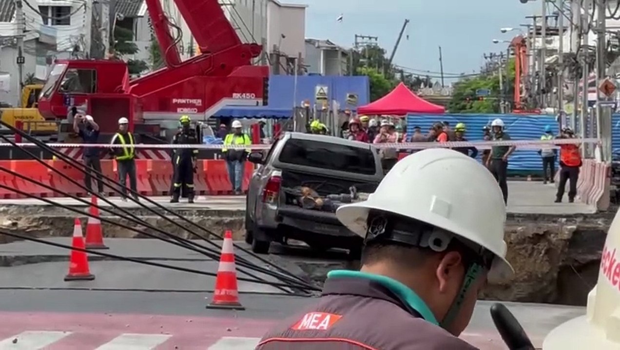 เปิดทะเบียนกระบะ รอดหวุดหวิด ถนนทรุดหน้ารพ.วชิรพยาบาล