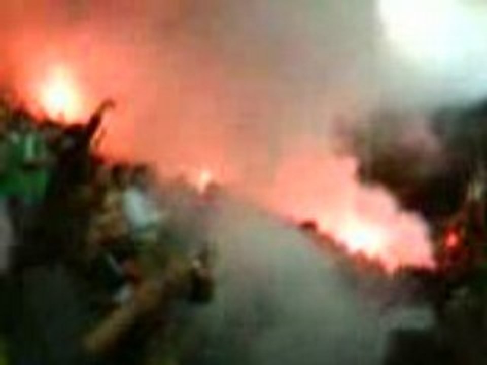 Crackage de fumigène dans le kop sud