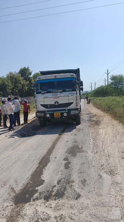 अलवर जिले के थानागाजी में डंपर ने 4 बाइक सवार युवकों को मारी टक्कर, चारों  की मौत