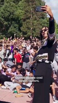 Ghali torna alle medie Iqbal Mashi di Milano dopo 18 anni: Più emozionato che a un concerto