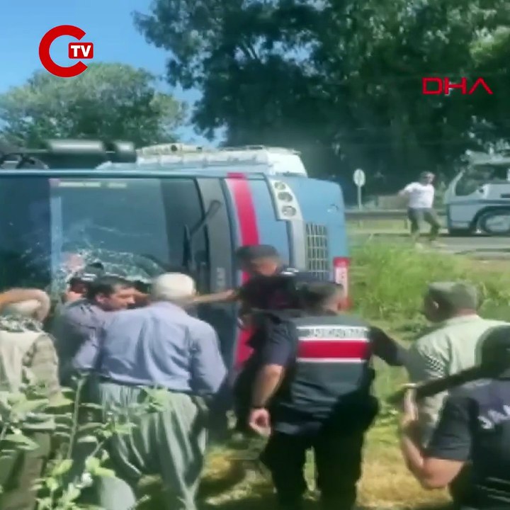 Mersin'de cezaevi ring aracı devrildi: 5'i mahkum 12 yaralı var!