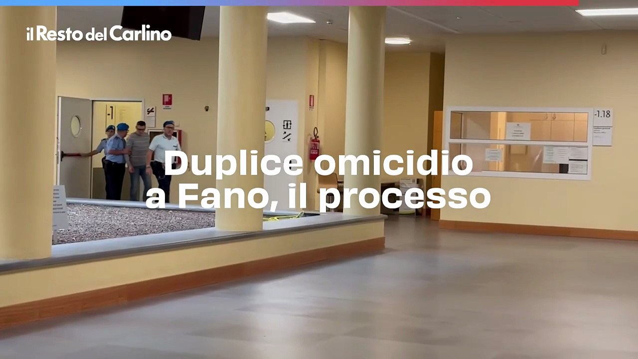 Duplice omicidio a Fano, il processo. L'ingresso in aula di Luca Ricci: video