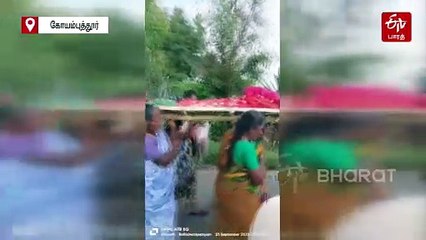 தாயின் உடலை மயானம் வரை சுமந்துச் சென்று இறுதிச்சடங்கு செய்த மகள்கள்!