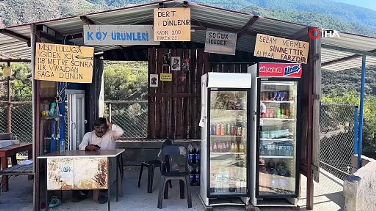 Asrın felaketiyle yıkılan Hatay'daki bu dükkanı gören dönüp bir daha bakıyor!