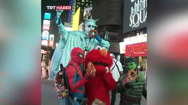 ABD’nin Times Meydanı’nda Türk çayı ve simit dağıtıldı