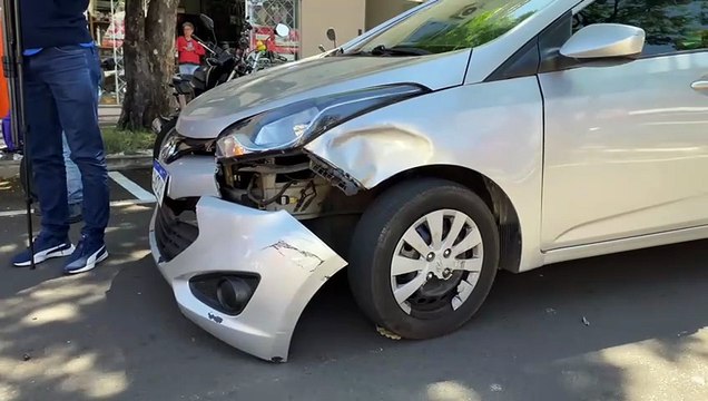 Motociclista fica ferido após colisão com carro na avenida Maringá