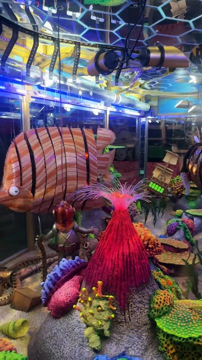 Peter Lewis' magical mechanical fish tank | Newcastle Herald | September 25, 2025