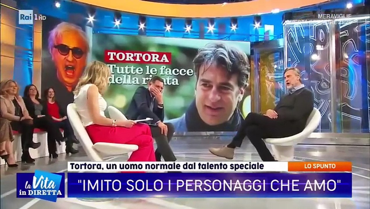 La risata irrefrenabile di Tiberio Timperi - La vita in diretta 12/03/2019