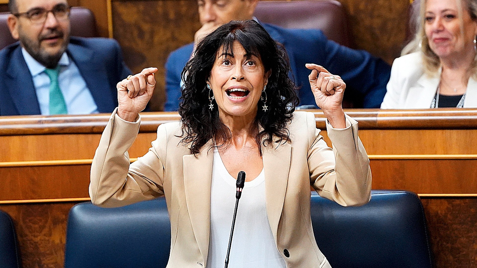 La Ministra de Igualdad, Ana Redondo, ha arremetido contra "quienes quieren generar dudas sobre el rigor, credibilidad y buen hacer" de su ministerio y ha avisado de que "no van a terminar con la igualdad". "Somos el Ministerio del pim-pam-pum", ha asegurado la titular de Igualdad.