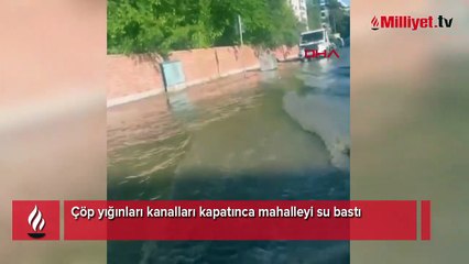 Çöp yığınları kanalları kapatınca mahalleyi su bastı