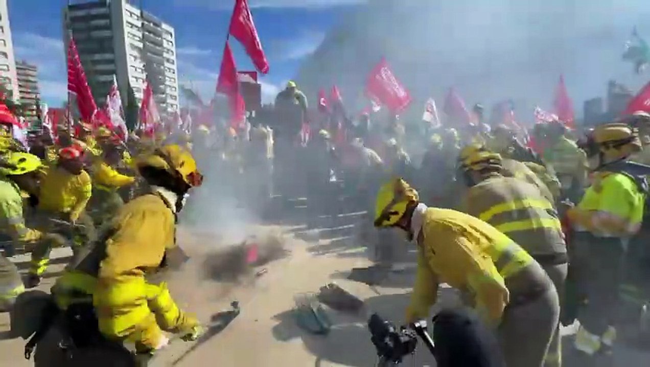 Protesta de los bomberos forestales de Castilla...