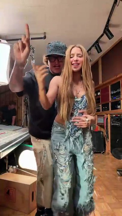 Shakira y Beéle aparecen juntos en un video