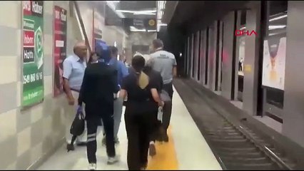 Metro istasyonunda çocukların şakalaşması kötü bitti