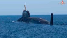 Sottomarino nucleare russo "Arkhanguelsk" lancia un missile Oniks e distrugge un bersaglio nel Mare di Barents