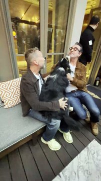 Vidéos - Jean Dujardin et Philippe Caverivière au vernissage de l'exposition La boxe fait son cinéma du photographe Frédéric Andrieu à l'hôtel Brach Paris, France, le 23 septembre 2025© Denis Guignebourg / Bestimage