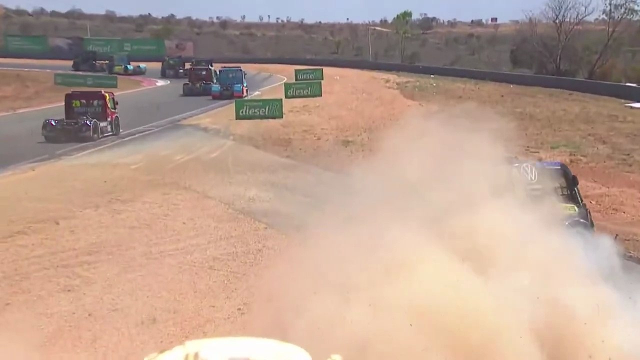 Copa Truck 2025 Curvelo Race 2 Start Alamini Big Crash