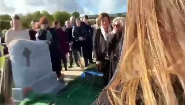 Homme irlandais laisse enregistrement hilarant pour ses funérailles
