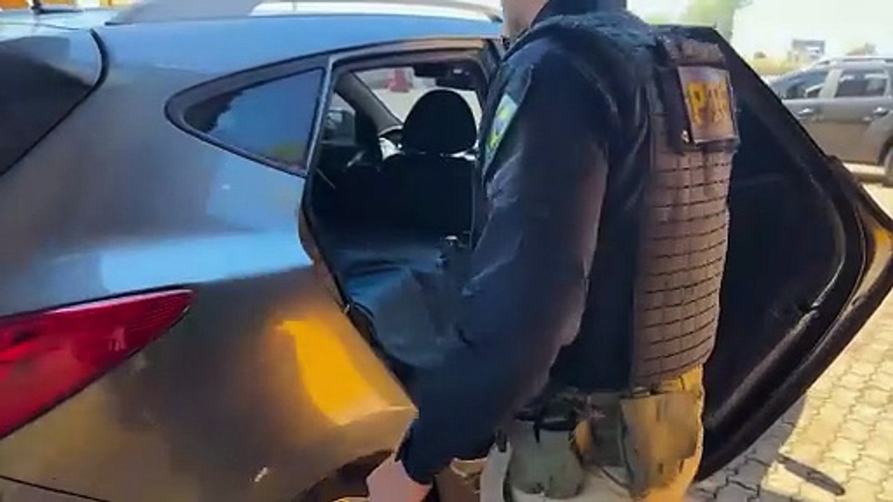 PRF apreende quase meia tonelada de maconha após perseguição em Cascavel