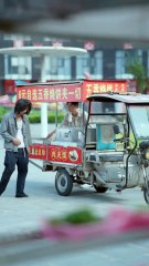 Hombre Cuidó Mendigo 7 DíAs, Y Este Dio A Su Hija Pincel MáGico- Todo Lo Que Dibuja Se Vuelve Real