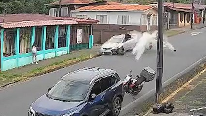 ext-Motociclista sobrevive de milagro tras ser atropellado por carro en San Carlos-240925