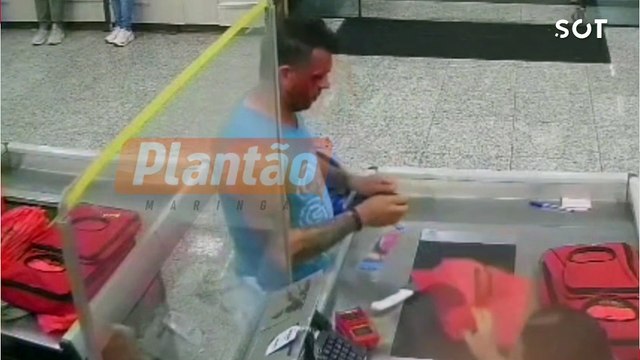 Vídeo mostra momento em que homem compra facas usadas para matar ex-esposa em Sarandi; O acusado assumiu o crime
