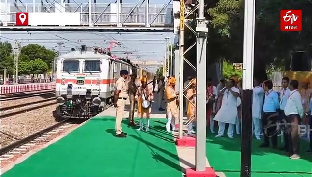 राष्ट्रपति द्रौपदी मुर्मू की मथुरा-वृंदावन यात्रा LIVE; स्पेशल ट्रेन से वृंदावन पहुंचीं, शहनाई की धुन संग भव्य स्वागत