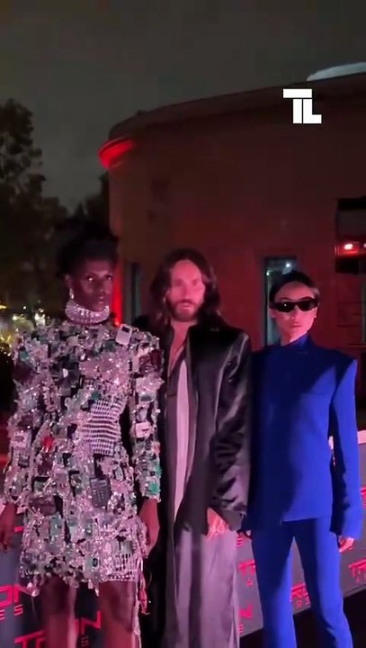 Jared Leto, Greta Lee, Jodie Turner-Smith et Joachim Rønning (réalisateur) à Paris pour la promo du film TRON : ARES au ciné le 8 octobre #tronares #jaredleto #gretalee #jodieturnersmith @disneyfr