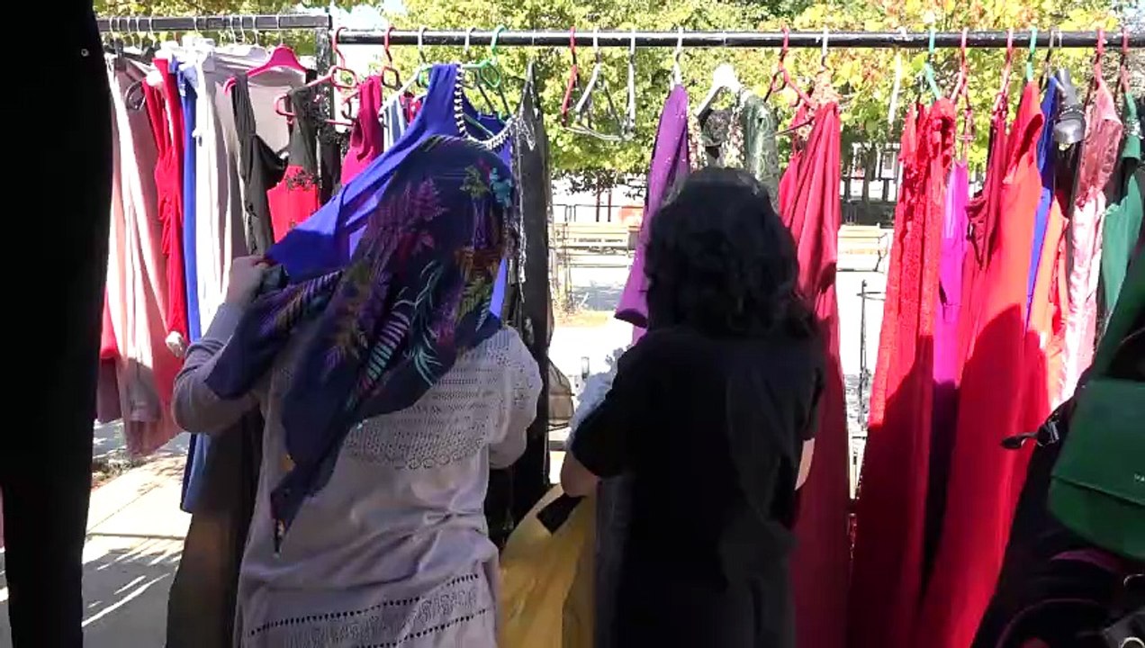 Atakum Belediyesi gezici mağazası ile ihtiyaç sahibi ailelere ulaşmaya devam ediyor