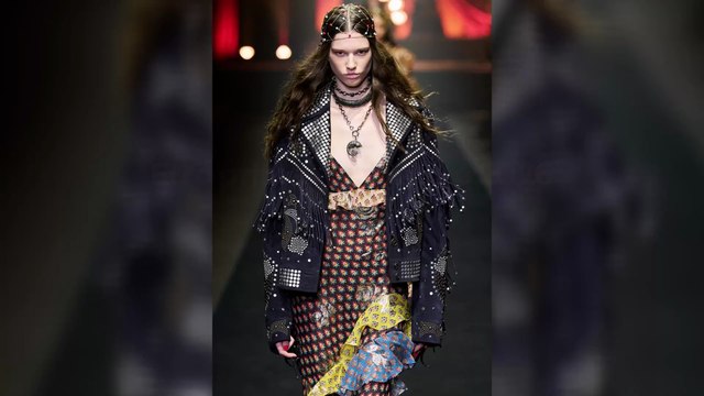 Etro primavera estate 2026, il flusso gipsy tra colori, frange e... la voce di La Niña