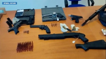 Siracusa, arrestato latitante: nel covo nascondeva un arsenale