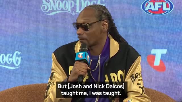Snoop Dogg tries his hand at Australian Rules Football