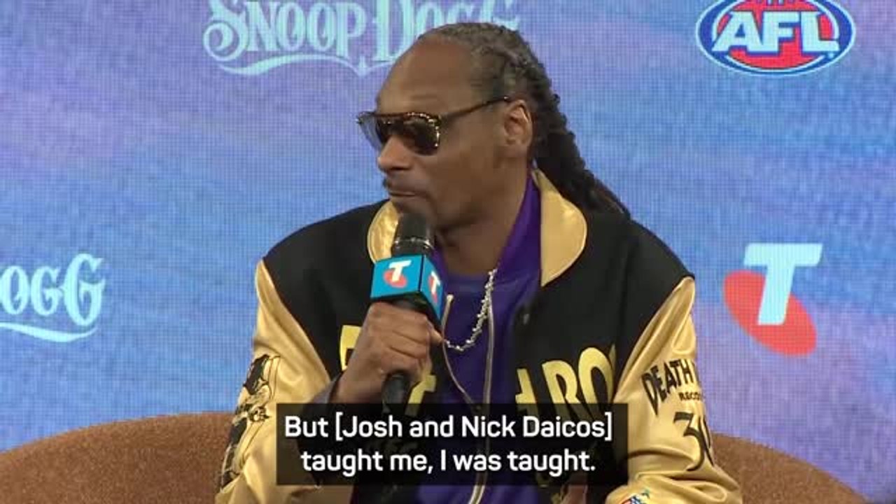 VIRAL: AUSSIE RULES: Snoop Dogg tries his hand at Australian Rules Football