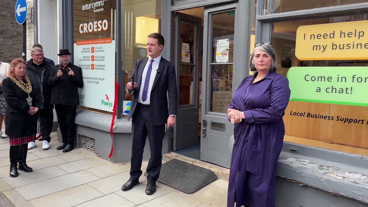 David Chadwick MP opens Business Support Hub in Brecon