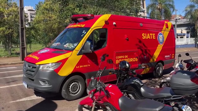 Cadeirante sofre queda ao passar por degrau na calçada no Centro de Cascavel
