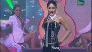 KAREENA KAPOOR performence(Its Rocking)