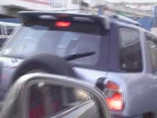 Camião em pleno engarrafamento, Luanda 05/2008