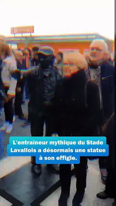 Football : inauguration de la statue de Michel Le Milinaire au Stade Lavallois