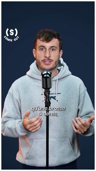 Tout a commencé avec une brosse à dents… Dans son #ComikOut, @samuelcertenais nous parle de son exploration intime ! Retrouvez-le chaque jeudi à @lanouvelleseine dans son spectacle « Garçon - Comment devenir un homme quand on ne veut pas ressembler à son