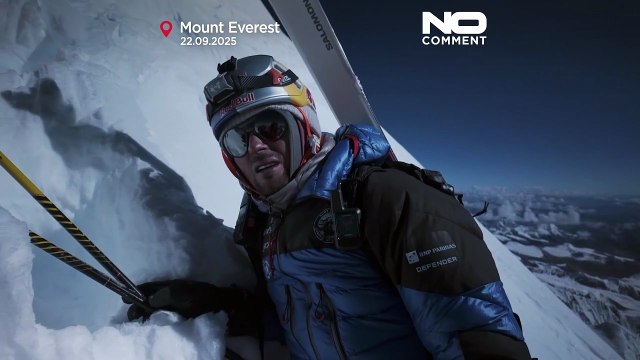 Un alpiniste polonais réalise une descente historique à ski du mont Everest après l'ascension