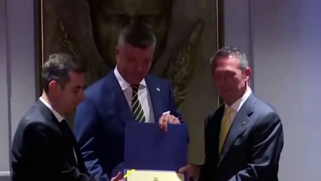 Fenerbahçe Başkanı Sadettin Saran ve yönetim kurulu üyeleri mazbatalarını aldı