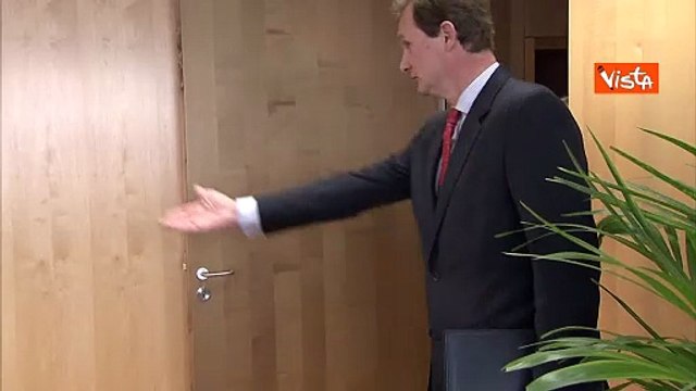 Sarkozy condannato a cinque anni per associazione a delinquere. Eccolo nel 2015 a Bruxelles Juncker