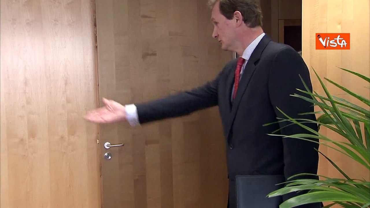 Sarkozy condannato a cinque anni per associazione a delinquere. Eccolo nel 2015 a Bruxelles Juncker