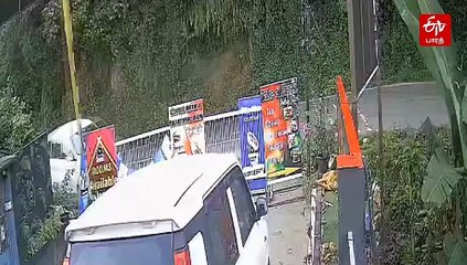 கொடைக்கானல் மலையில் அந்தரத்தில் தொங்கிய கார்.. 6 பேரின் நிலை?