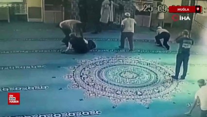 Muğla'da camide fenalaştı, hastaneye kaldırıldı